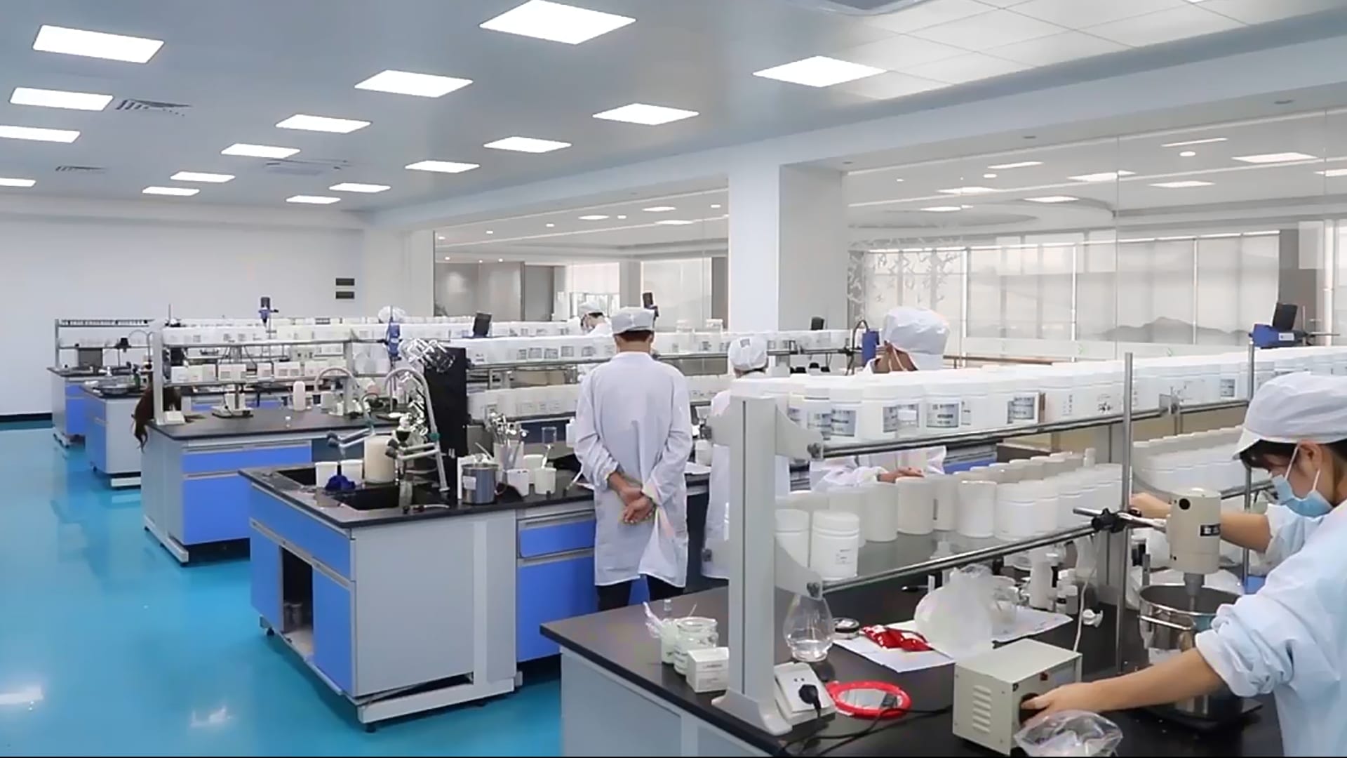 We employ advanced technologies like liquid microfiltration, vacuum emulsification, and supercritical fluid extraction to produce premium cosmetic formulas. Our R&D team works closely with world-leading suppliers to develop innovative ingredients and formulations unique to our brand. We have a high-tech R&D team and mature formula. Covering an area of more than 500 square meters .6,000 mature formulas in our R&D center.